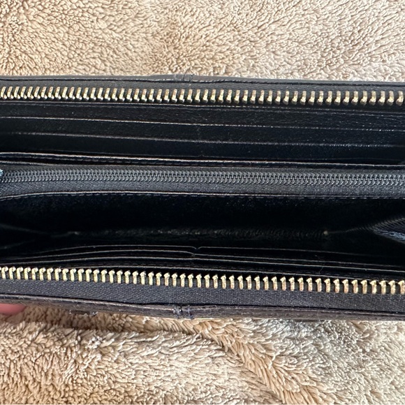 Authentic Burberry long wallet - Picture 2 of 3